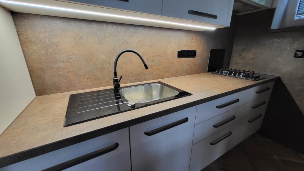 kuchyň na míru pro klienta z Kroměříže - kuchynská deska